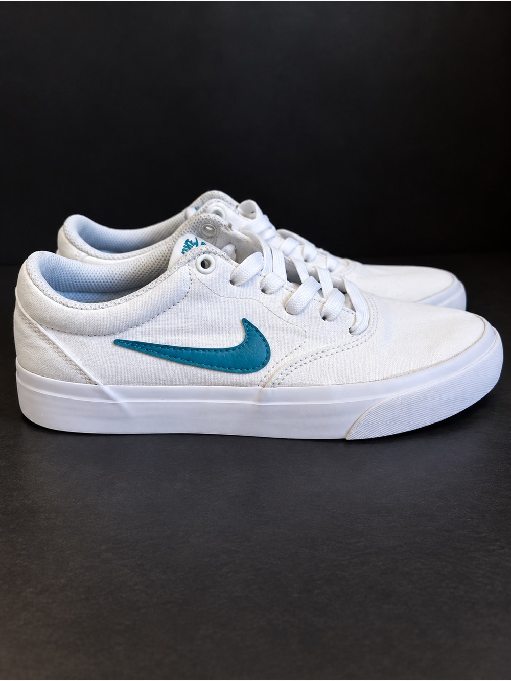 Nike 5.5Y SB Charge White Blue Teal Swoosh Canvas Sneakers sporty active running